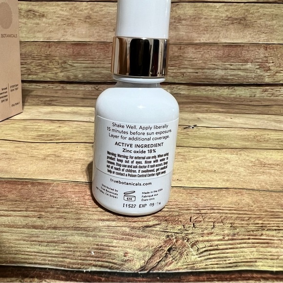 True Botanical Broad Spectrum Sunscreen - Picture 6 of 6